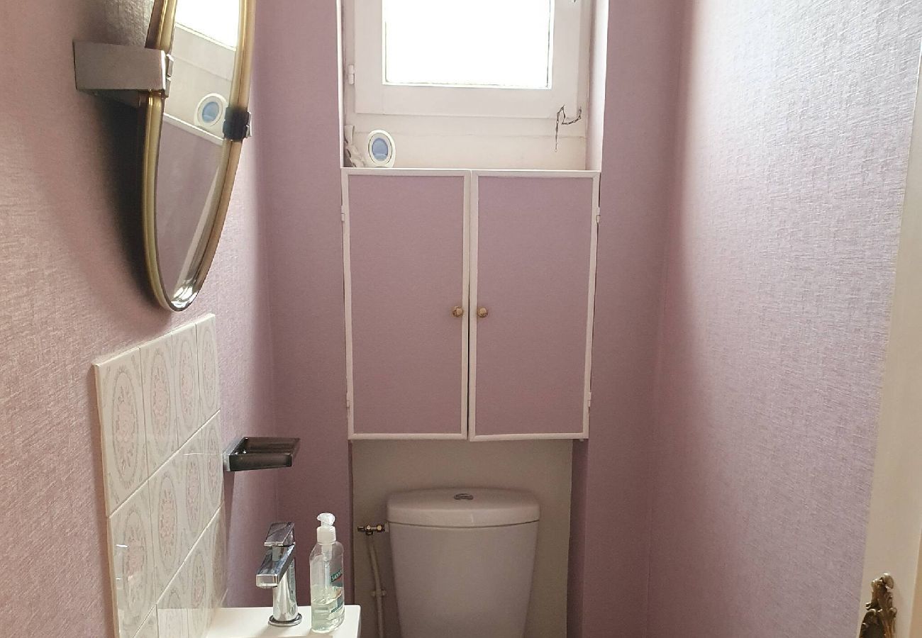 Apartment in Hyères - Spacious 2BR Flat – AC, Parking, Near Train Station