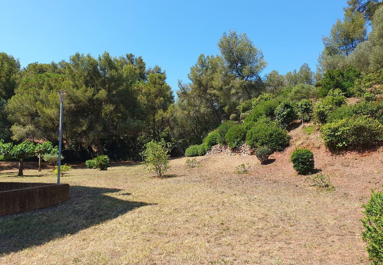 Apartment in Hyères - Spacious 2BR Flat – AC, Parking, Near Train Station