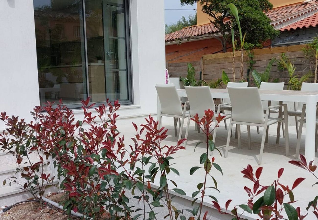 Apartment in Hyères - Under the Palm Tree - Beach - Air Conditioning - Garden