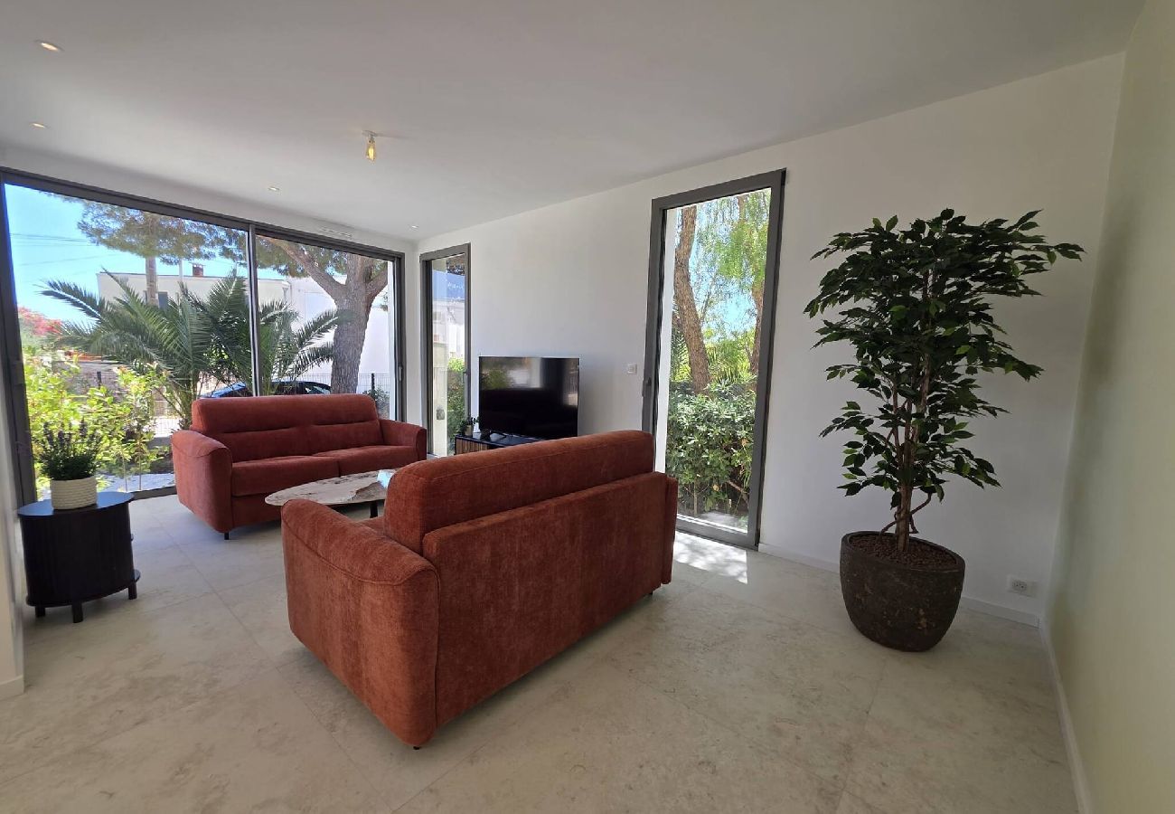 House in Hyères - Élégante villa neuve à deux pas de la plage - Clim 