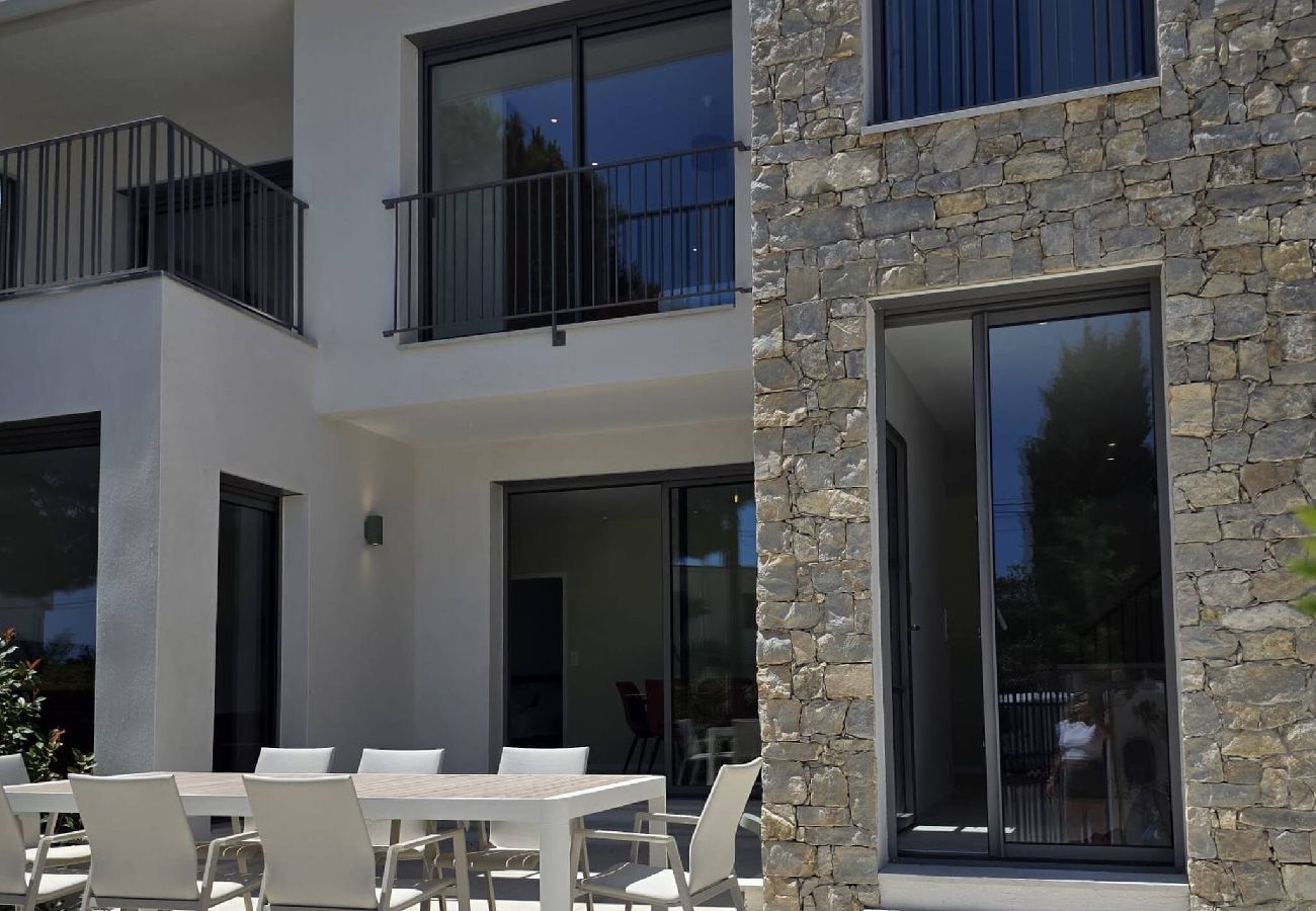 House in Hyères - Élégante villa neuve à deux pas de la plage - Clim 