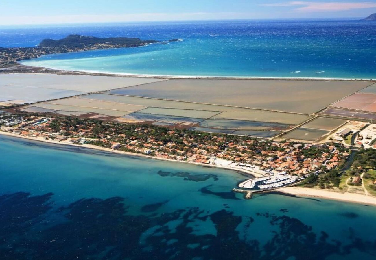 Maison à Hyères - Villa Hamac -Climatisée - 80m de la mer - Jardin
