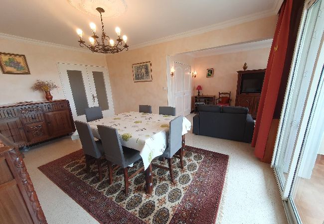 Appartement à Hyères - Proche Gare - Clim - Familles - Spacieux