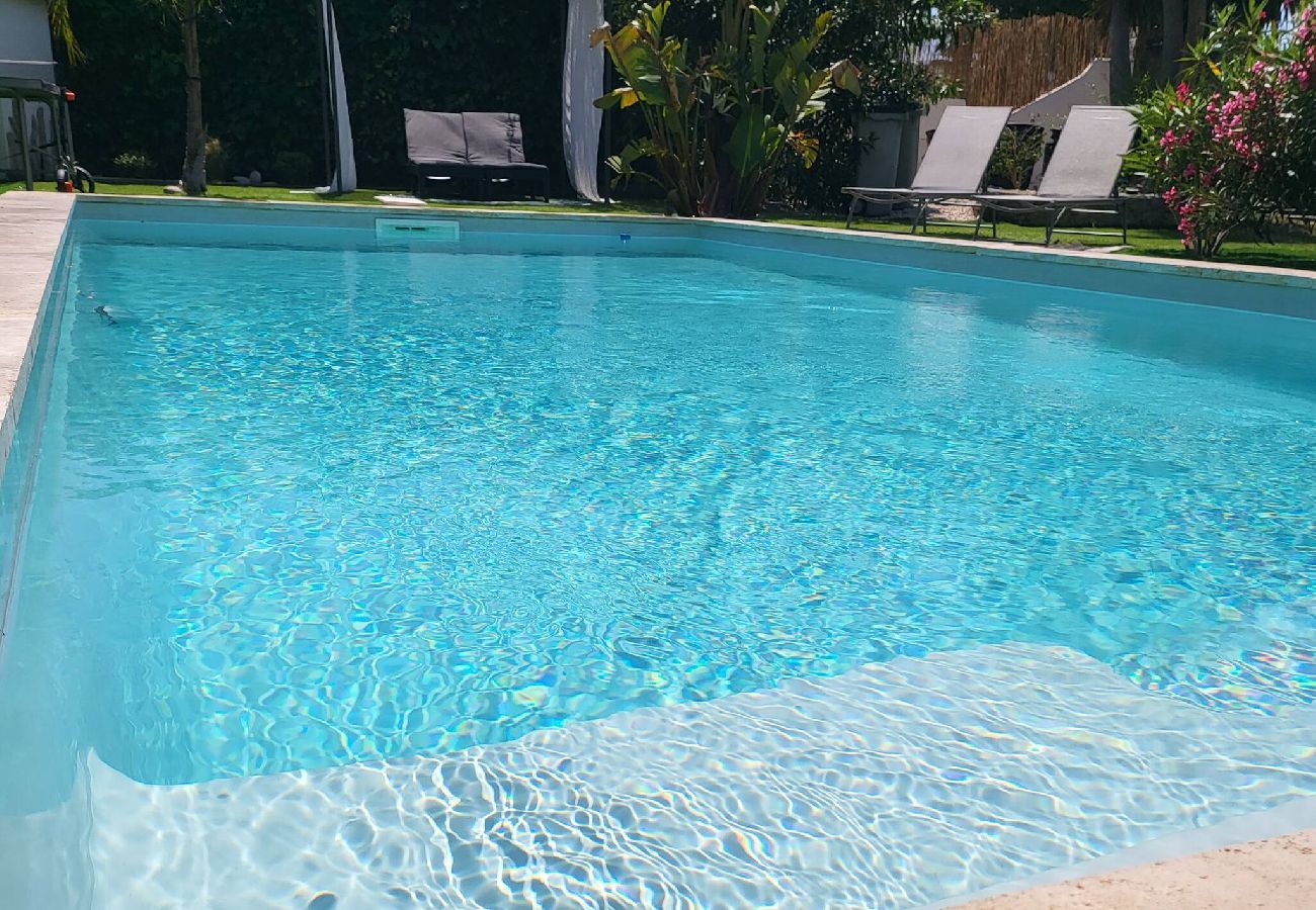Villa à Hyères - Le diamant blanc de la presqu'île de Giens piscine 