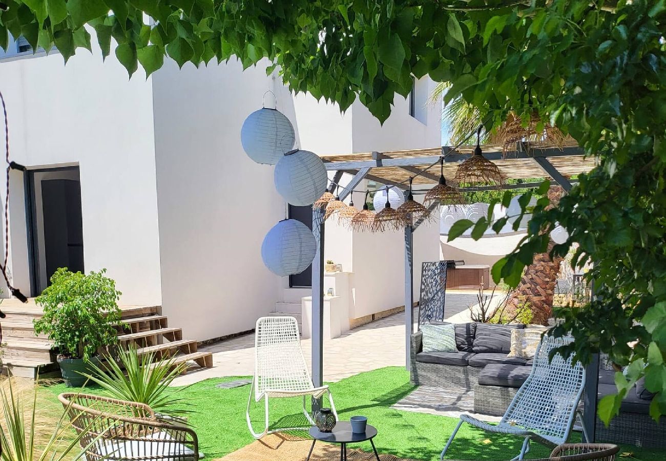 Villa à Hyères - Le diamant blanc de la presqu'île de Giens piscine 