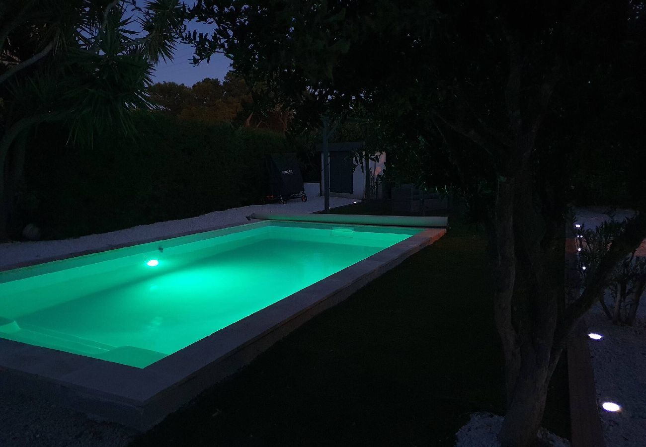 Villa à Hyères - Le diamant blanc de la presqu'île de Giens piscine 