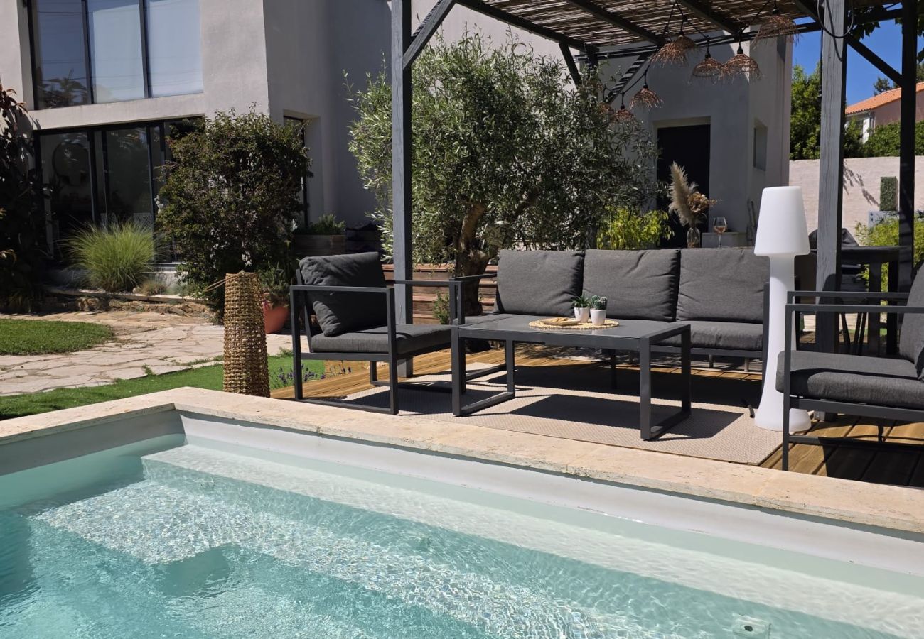 Villa à Hyères - Le diamant blanc - Villa Presqu'île de  Giens | Piscine, jacuzzi & activités en plein air