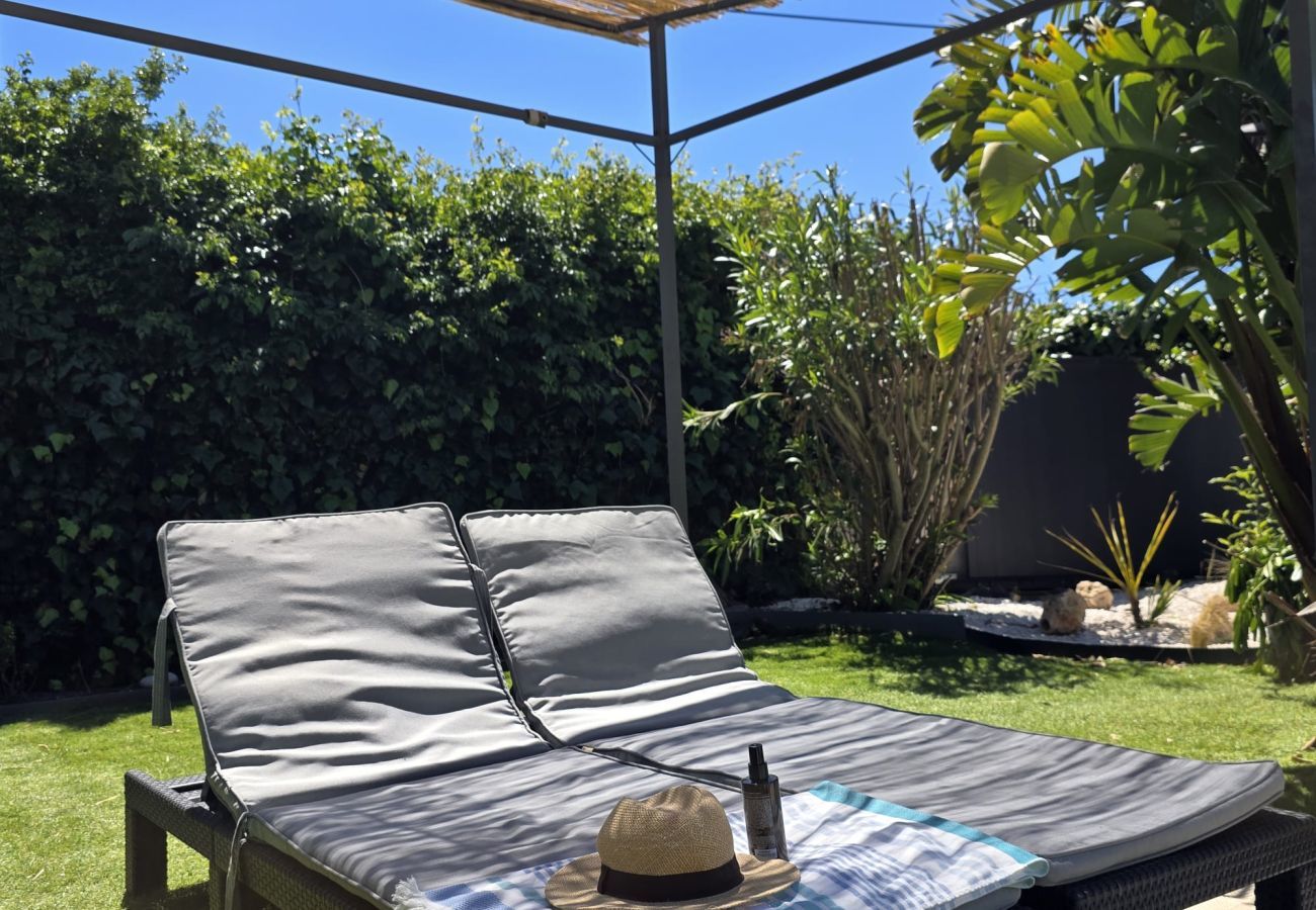 Villa à Hyères - Le diamant blanc - Villa Presqu'île de  Giens | Piscine, jacuzzi & activités en plein air
