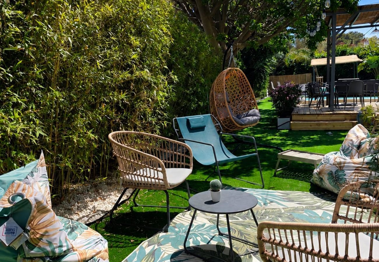 Villa à Hyères - Le diamant blanc - Villa Presqu'île de  Giens | Piscine, jacuzzi & activités en plein air