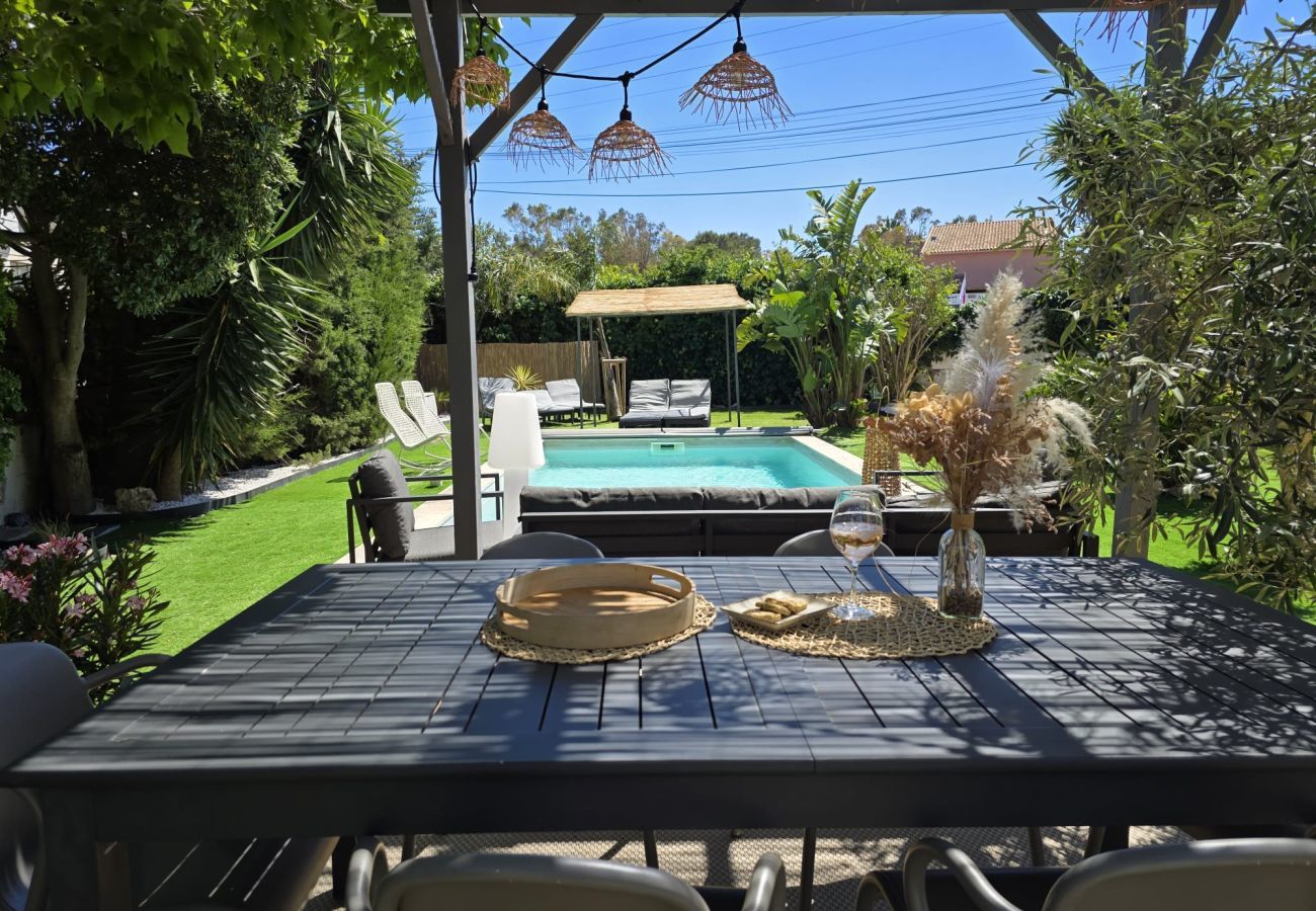 Villa à Hyères - Le diamant blanc - Villa Presqu'île de  Giens | Piscine, jacuzzi & activités en plein air
