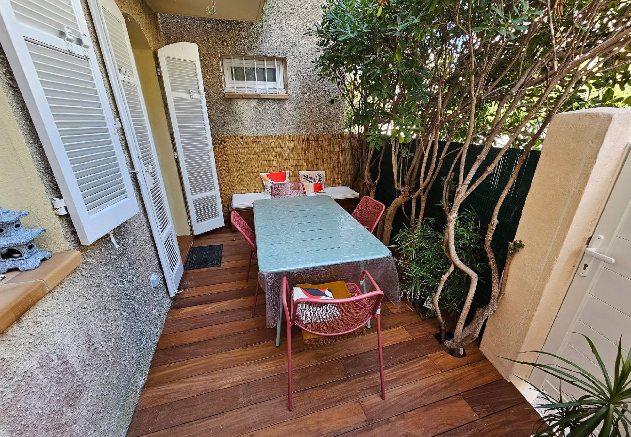 Appartement à Hyères - Évasion et plage au port sur Presqu’île de Giens 