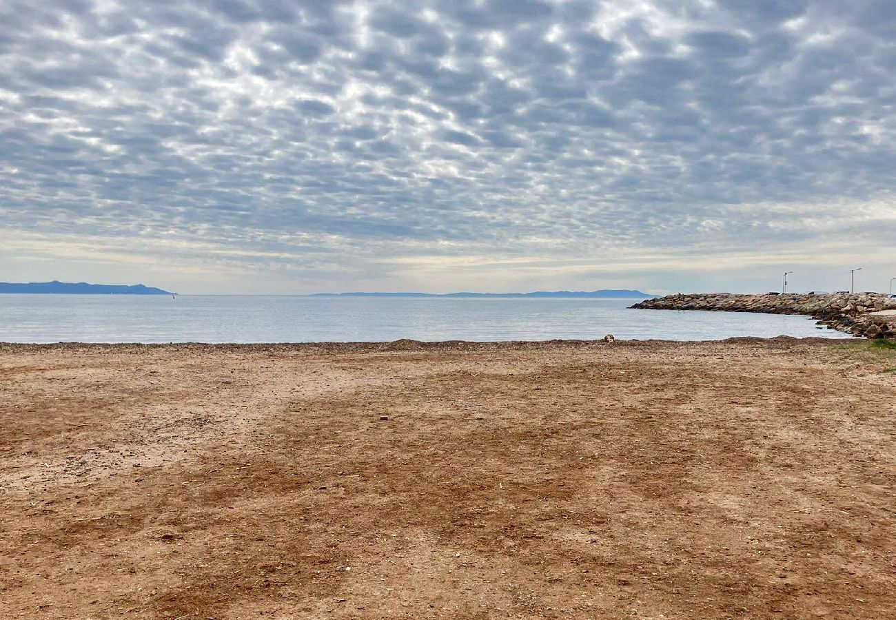 Appartement à Hyères - Évasion et plage au port sur Presqu’île de Giens 