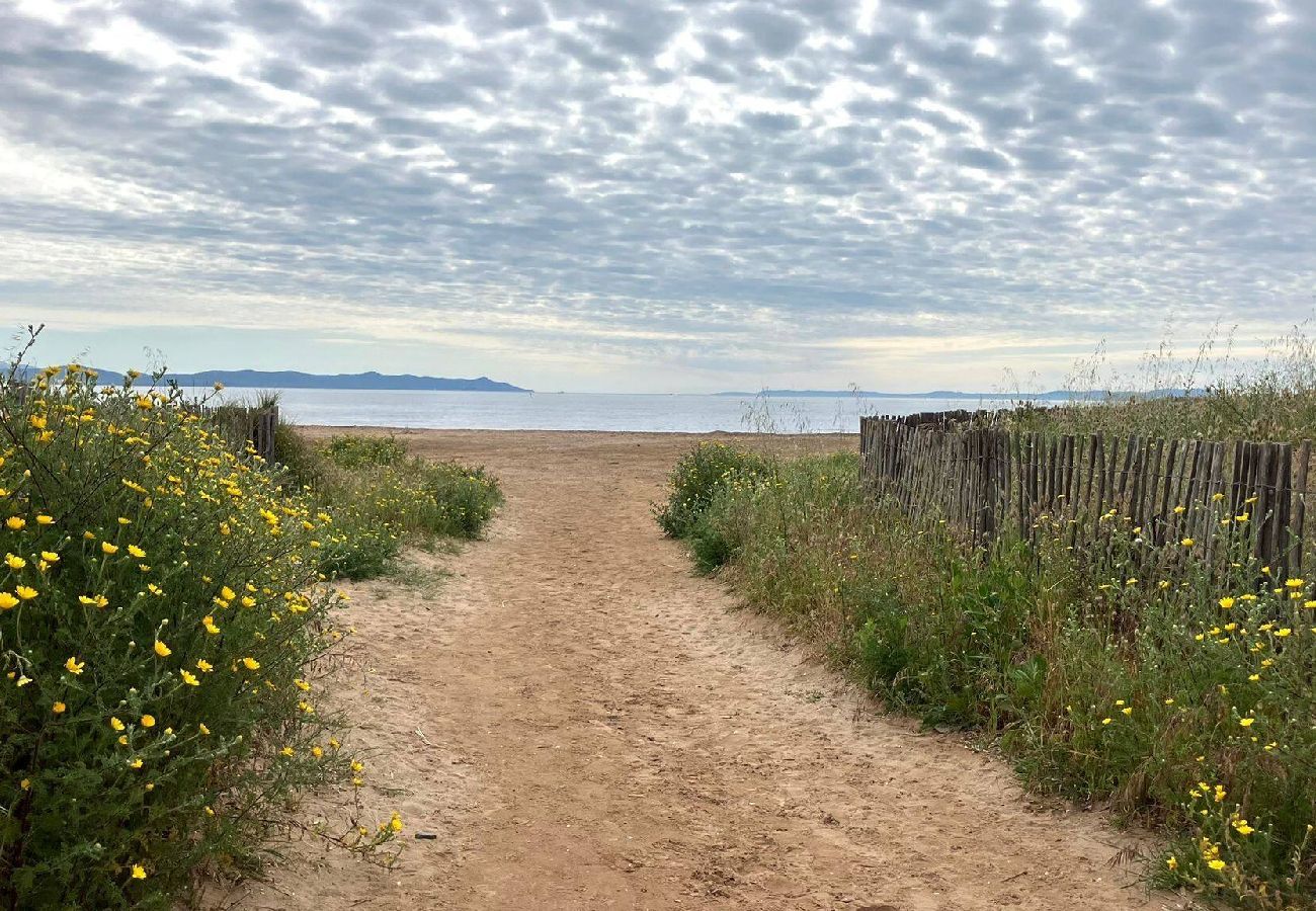 Appartement à Hyères - Évasion et plage au port sur Presqu’île de Giens 