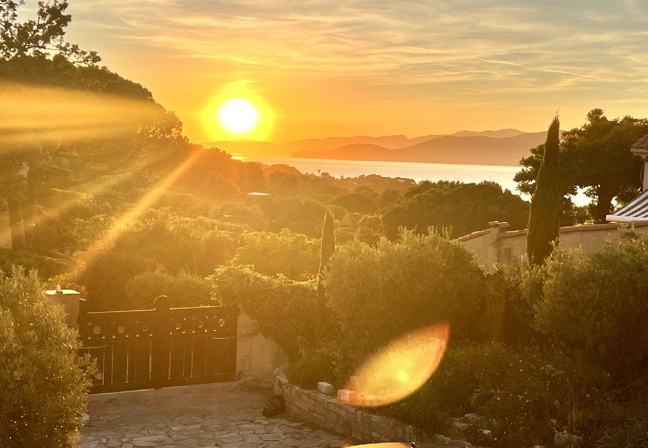 Maison à Hyères - Paradis rénové bord de mer, Presqu'île de Giens Clim