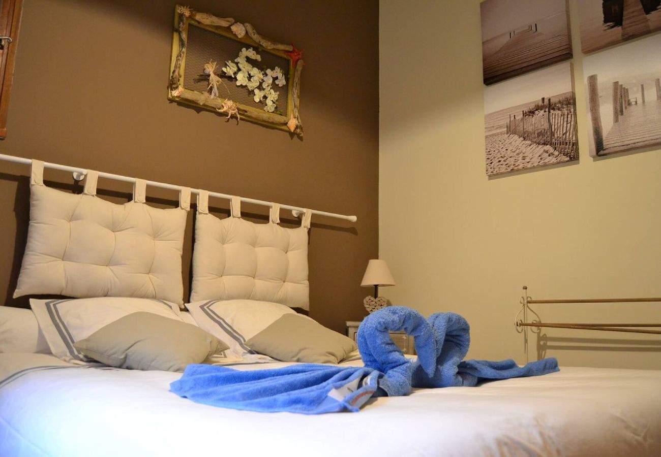 Appartement à Hyères - Appartement Vue Mer Balcon & Piscine Partagée Clim