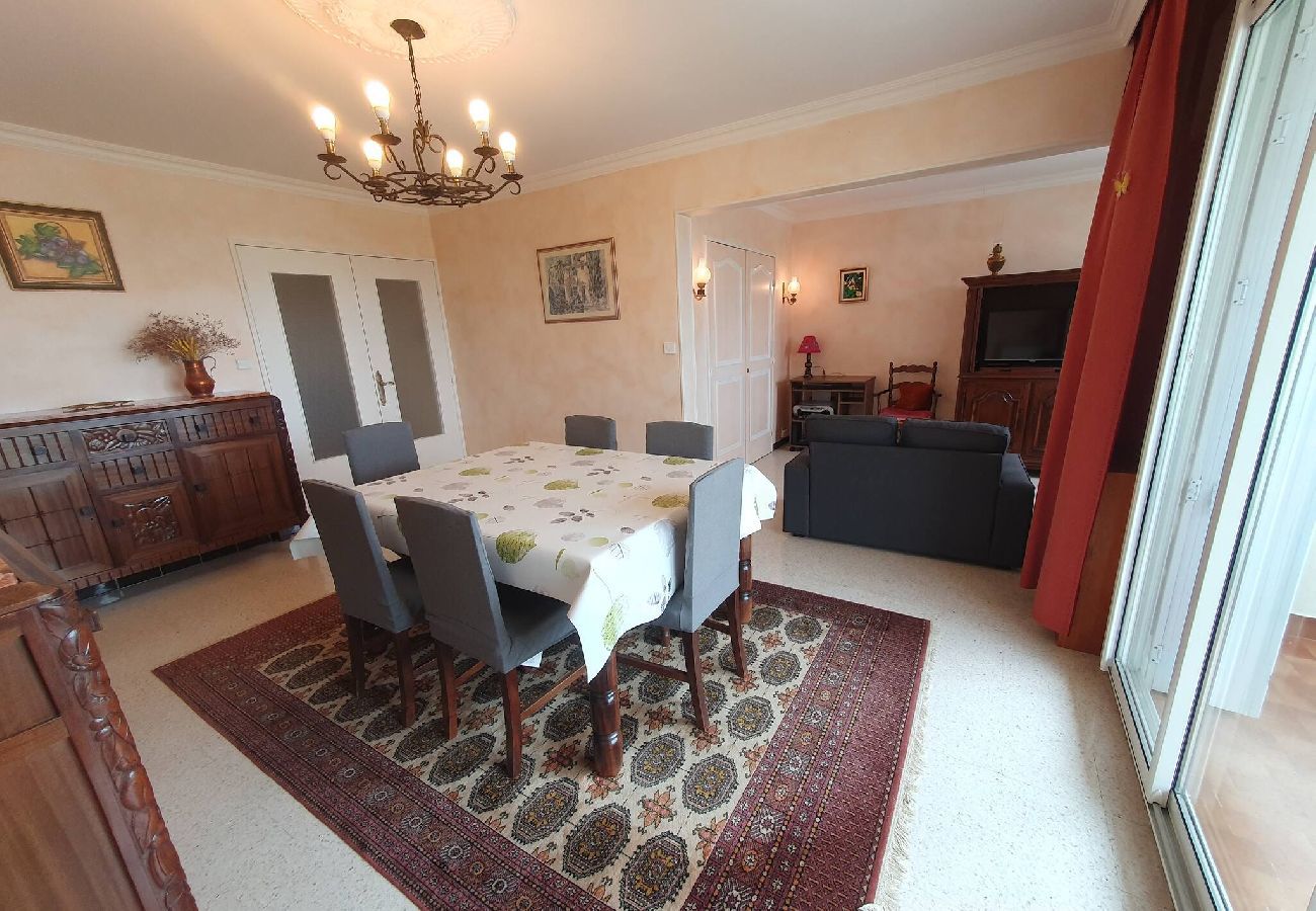 Appartement à Hyères - Spacieux T3 lumineux – Clim, Parking, Proche gare