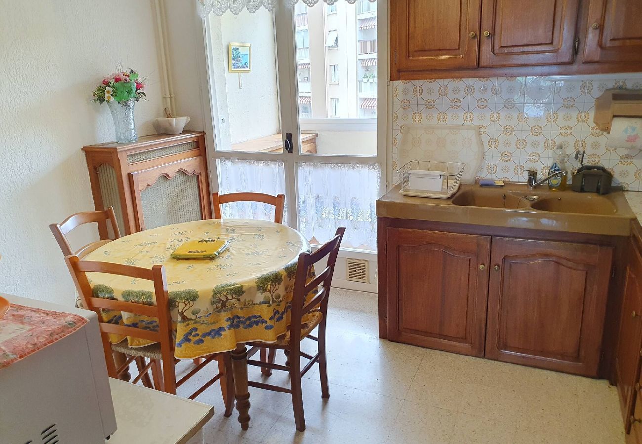 Appartement à Hyères - Spacieux T3 lumineux – Clim, Parking, Proche gare