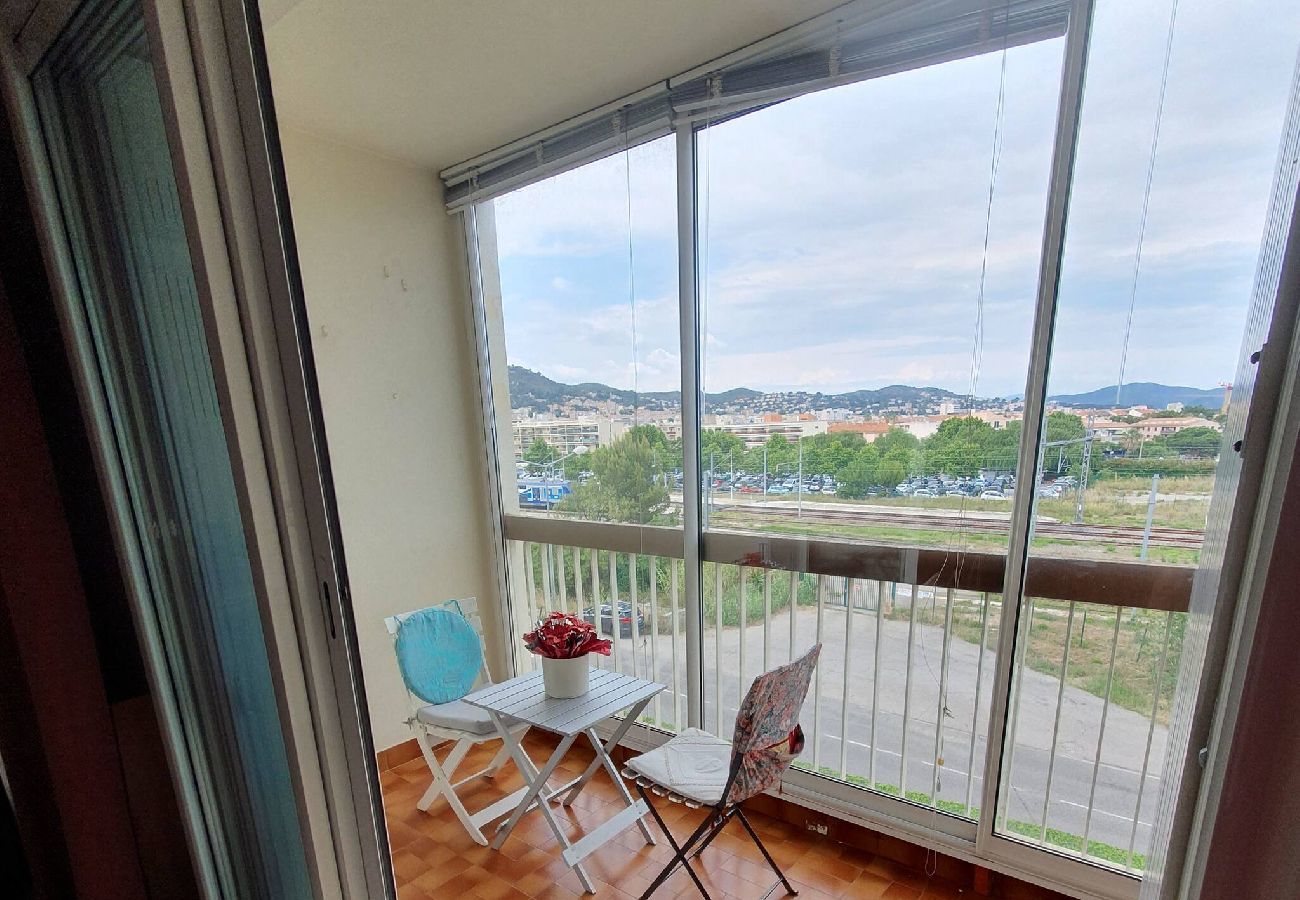 Appartement à Hyères - Spacieux T3 lumineux – Clim, Parking, Proche gare