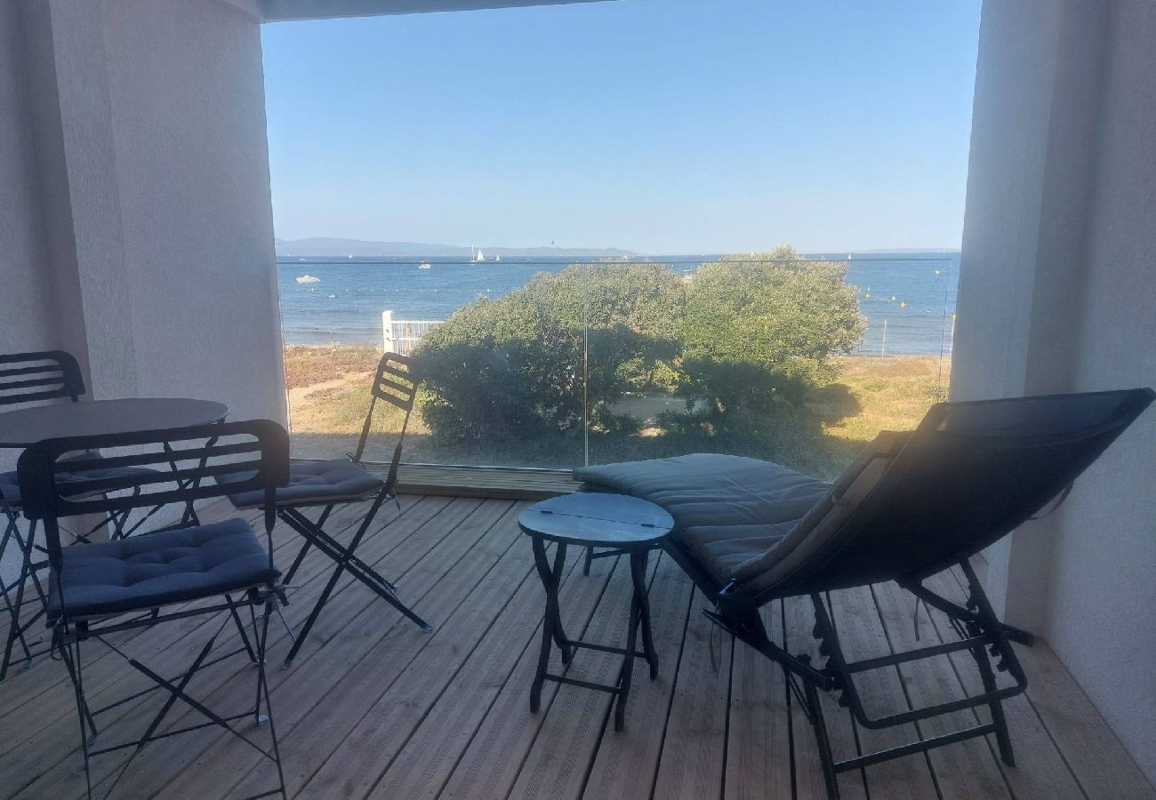 Appartement à Hyères - Détente front de mer - Terrasse et plage - Clim 