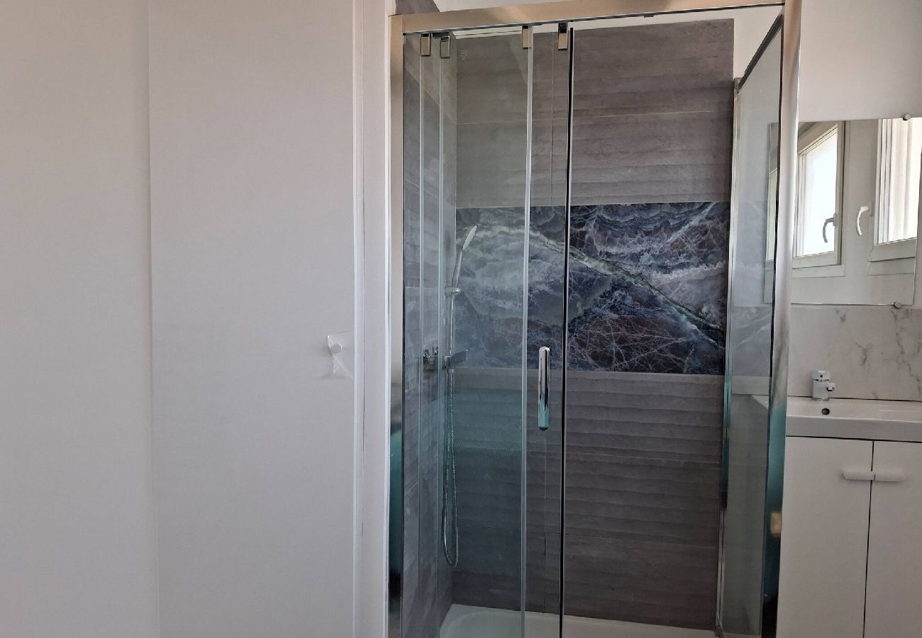 Appartement à Hyères - Détente front de mer - Terrasse et plage - Clim 