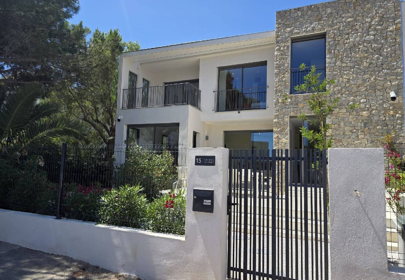 Maison à Hyères - Élégante villa neuve à deux pas de la plage - Clim 